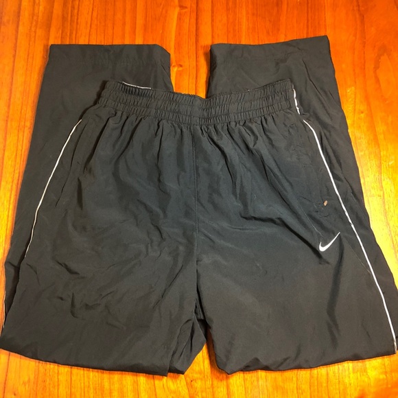 Nike Other - Nike athletic swishy pants with pockets